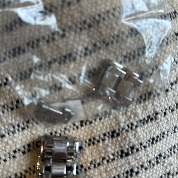 Michael Kors stainless steel watch with a multicolored pearl face - Picture 4 of 8